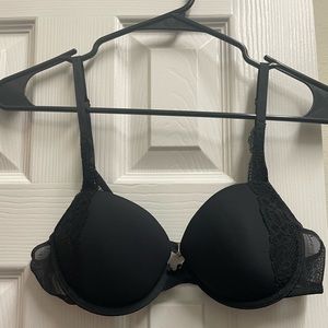 Victoria’s Secret 34B Dream Angels Lace Bra with underwire. Black. Very comfy